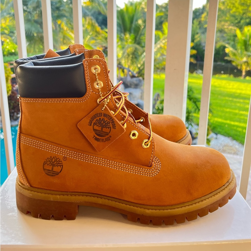Timberland  size 10 no box light wear and tear must go!